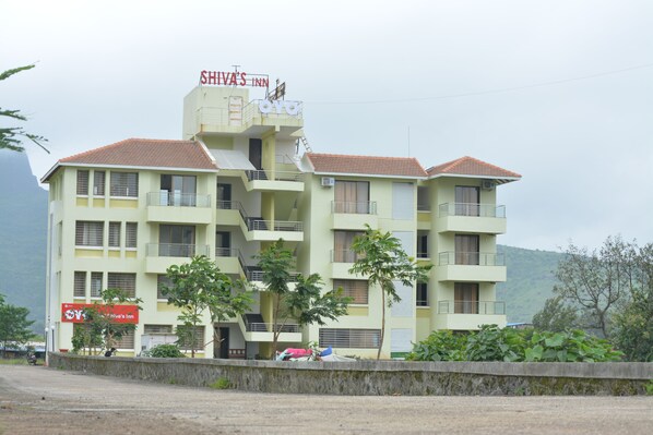 Front of property - Hotel Shiva's Inn (Trimbak)