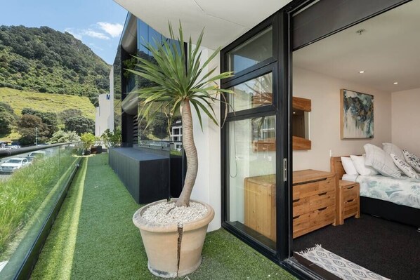 Property grounds - Modern Mount apartment in top location (Mt Maunganui)