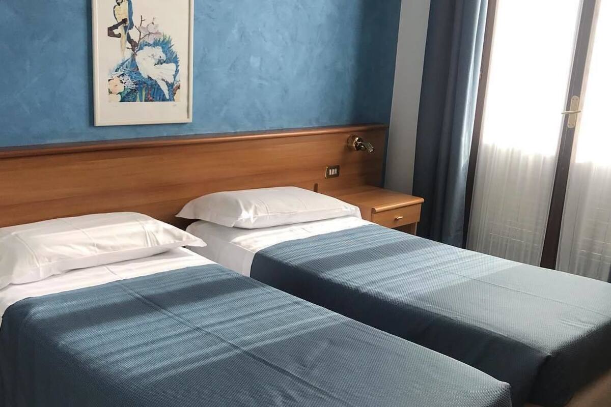 Chambre Double | Coffres-forts dans les chambres, Wi-Fi gratuit, draps fournis