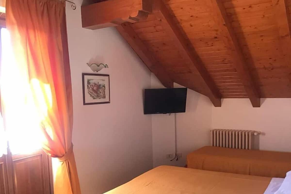 Triple Room | In-room safe, free WiFi, bed sheets, wheelchair access