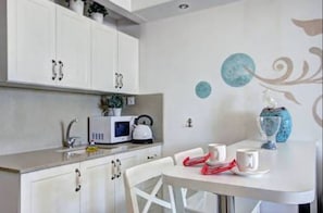 In-room dining - Top Of Jerusalem Apartments - City Tower (Jerusalem)