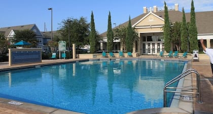 Conveniente Resort Condo perfecto para familias!