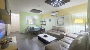 Smart-TV, DVD-Player, Stereoanlage, Drucker