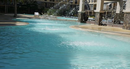 Lux. 2 BR Condo Seaside Close to SM Seaside Megamall-Huge pools