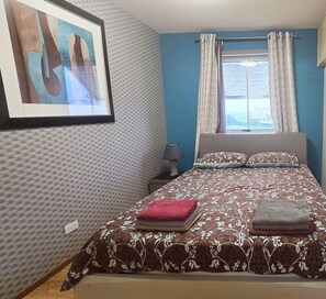 2 bedrooms, desk, iron/ironing board, free WiFi
