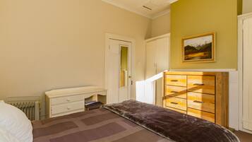 4 chambres, fer et planche à repasser, Wi-Fi