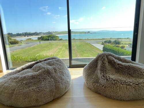Kakanui Cube mit Blick auf das Meer