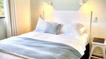 1 Schlafzimmer, Schreibtisch, Bügeleisen/Bügelbrett, Reisekinderbett