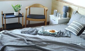 2 bedrooms, in-room safe, iron/ironing board, WiFi - *Hanoi Loft* Modern space in center (Hoàn Kiếm)