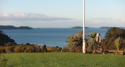 Modern, light, convenient, fully fitted space with sea views and spacious garden