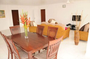 In-room dining - Global Village Apartments (Mahé Island)