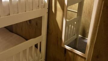 3 bedrooms, desk, iron/ironing board, travel crib