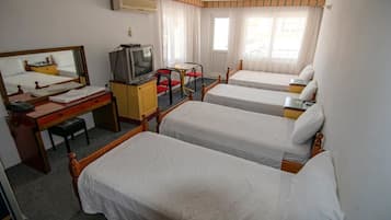 Family Room | Minibar, free WiFi, bed sheets