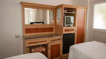 Minibar, free WiFi, bed sheets