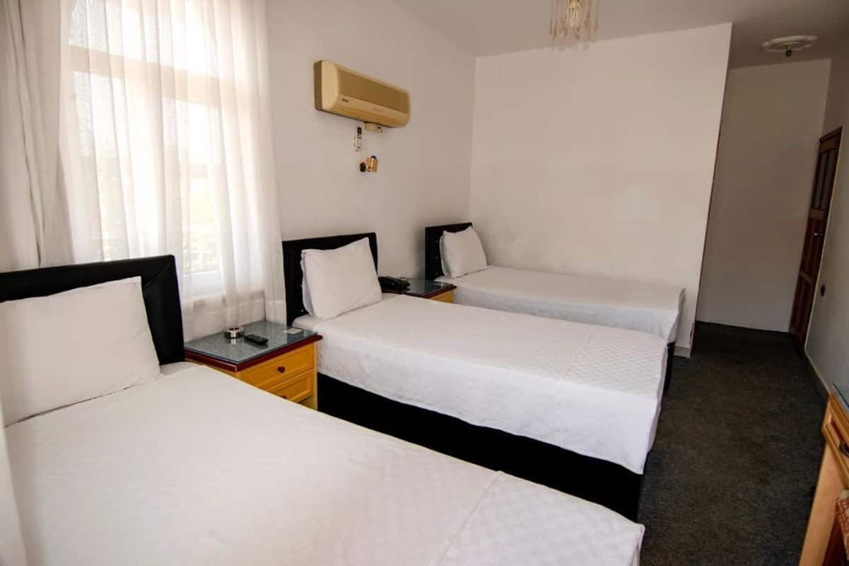 Een minibar, gratis wifi, beddengoed