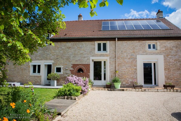 Fachada de la propiedad