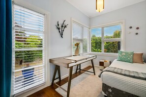 3 chambres, fer et planche à repasser, Wi-Fi, draps fournis