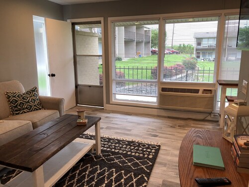 Capital City Condo #6 close to Interstate, Water Park, Restaurants and Shopping.