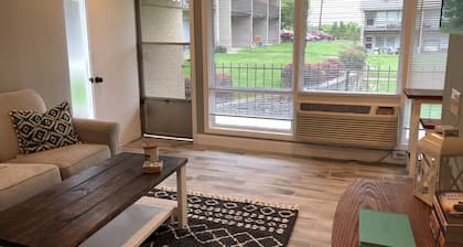 Capital City Condo #6 close to Interstate, Water Park, Restaurants and Shopping.