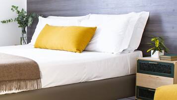 Deluxe-Doppel- oder -Zweibettzimmer, eigenes Bad, Stadtblick | 1 Schlafzimmer, Daunenbettdecken, Zimmersafe, individuell eingerichtet