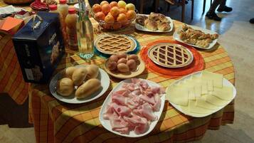 Free daily buffet breakfast