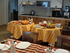 Tägliches inbegriffenes Frühstücksbuffet