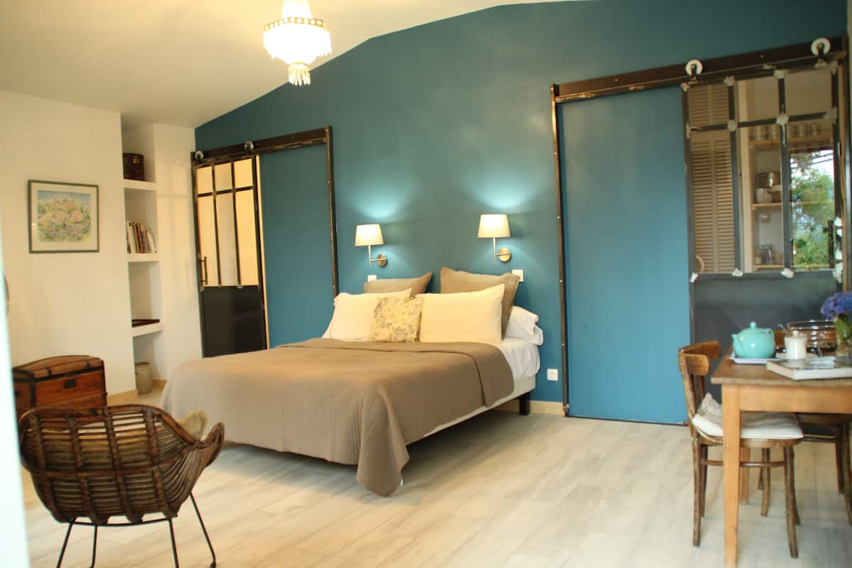 Suite (du Maitre) | 2 chambres, décor unique, ameublement unique