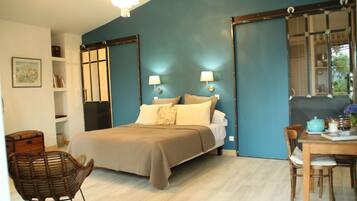 Suite (du Maitre) | 2 chambres, décoration personnalisée, ameublement personnalisé