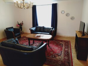 公寓, 1 間臥室 | 起居區 | 32-吋電視,提供數位頻道