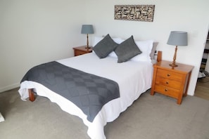 2 chambres, fer et planche à repasser, accès au Wi-Fi (inclus)