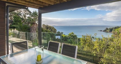 SPECTACULAR SEA VIEWS!! New Modern Apartment overlooking Bay.