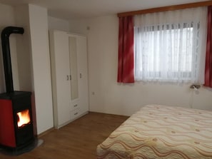 In-room safe, free cots/infant beds, free WiFi, bed sheets - Apartments and Rooms Krizmanic (Plitvicka Jezera)