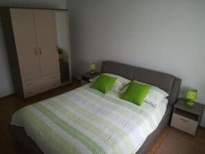In-room safe, free cots/infant beds, free WiFi, bed sheets - Apartments and Rooms Krizmanic (Plitvicka Jezera)
