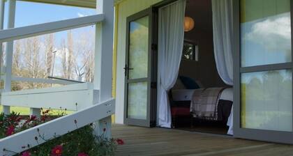 Northala Cottage; your private self-contained home - FREE Wi-Fi