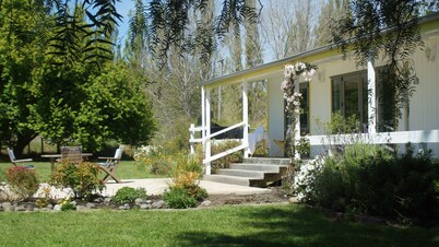 Northala Cottage; your private self-contained home - FREE Wi-Fi