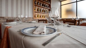 Lunsj og middag serveres