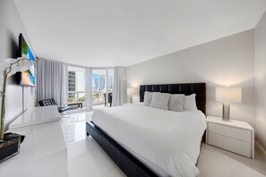 Deluxe-Apartment, 3 Schlafzimmer, Poolblick | 1 Schlafzimmer, individuell dekoriert, individuell eingerichtet