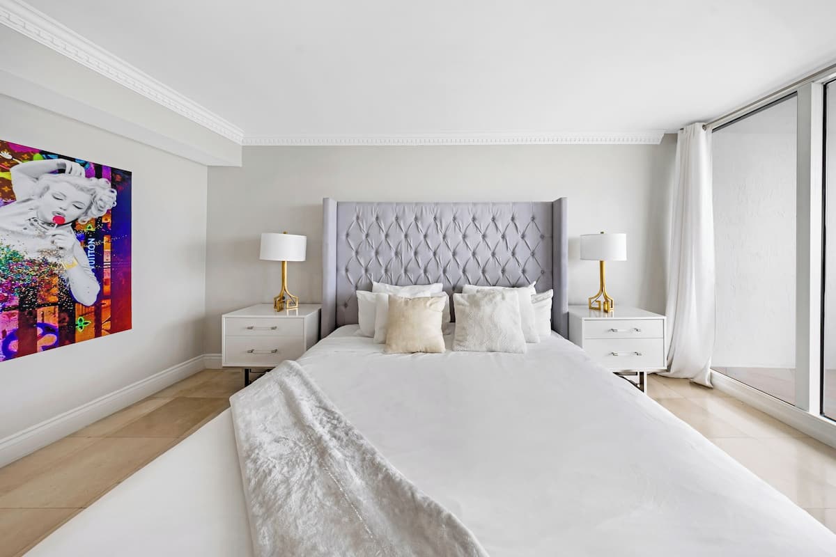 Deluxe Apartment, 2 Bedrooms | 3 bedrooms, individually decorated, individually furnished, desk
