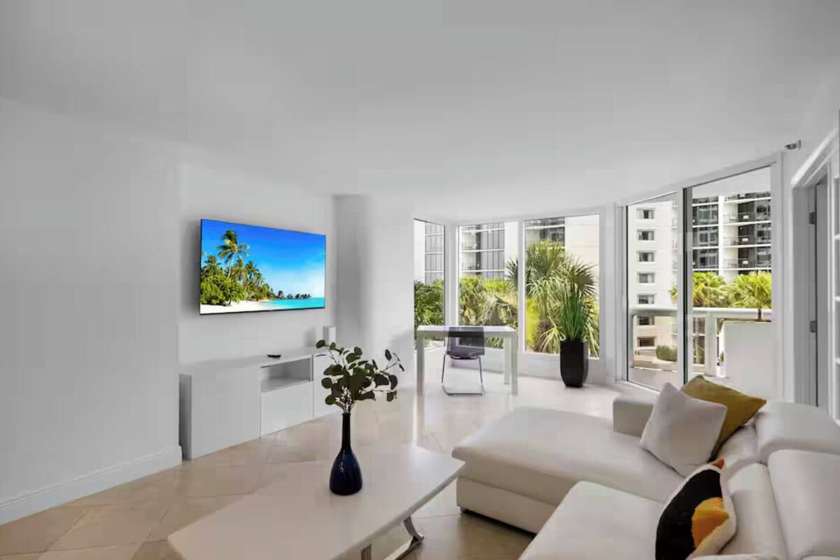 Lägenhet Deluxe (1 Bedroom) | Vardagsrum | 55-tums tv med digitalkanaler, Netflix och streamingtjänster