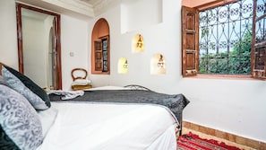 Empire du Silence | 1 bedroom, premium bedding, individually decorated