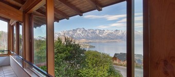 Vista Retreat - Queenstown Holiday Home