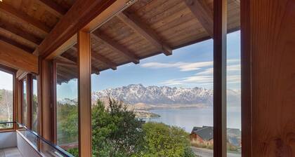 Vista Retreat - Queenstown Holiday Home