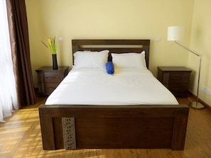 Deluxe Double Room | Individually decorated, individually furnished, desk, laptop workspace - Royal Pine Cottages (Ruiru)