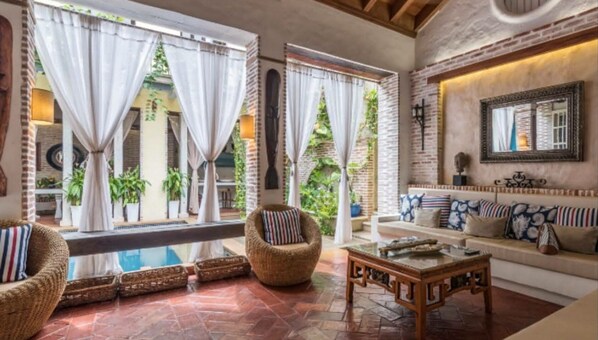 Interior - Cartagena, Casa Amor Luxury & Chic. Wall City. (Cartagena)