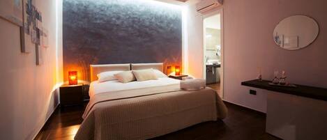 Classic Double or Twin Room, Private Bathroom | 1 bedroom, minibar, desk, laptop workspace