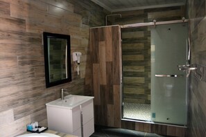 Standard Double Room | Bathroom | Separate tub and shower, deep soaking tub, rainfall showerhead - Kanyi Guest House (Palapye)