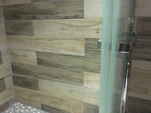 Standard Double Room | Bathroom shower - Kanyi Guest House (Palapye)