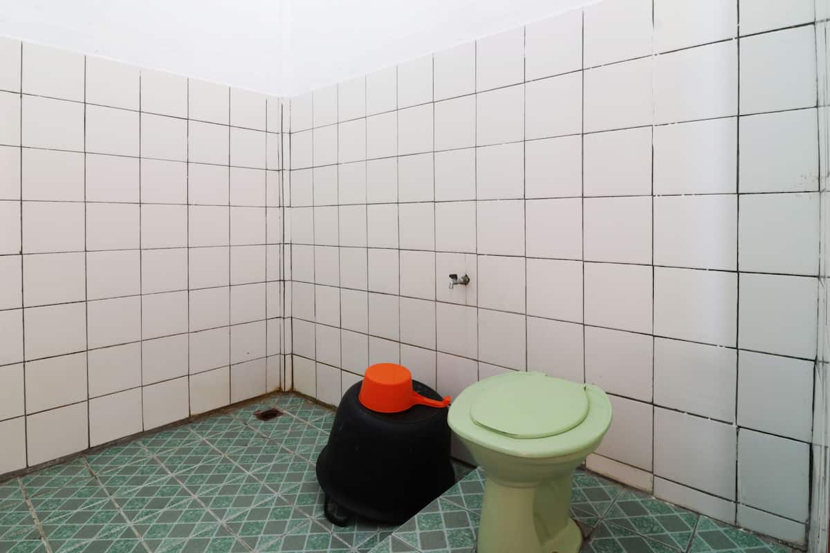 Superior Room | Bathroom | Shower, towels