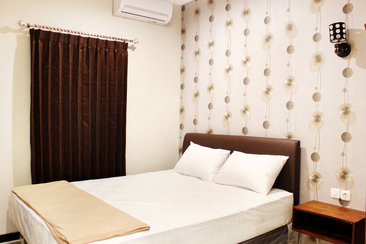 Standard Double Room, Shared Bathroom | Desk, WiFi (free)