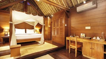 Deluxe Wooden House | Minibar, in-room safe, desk, iron/ironing board